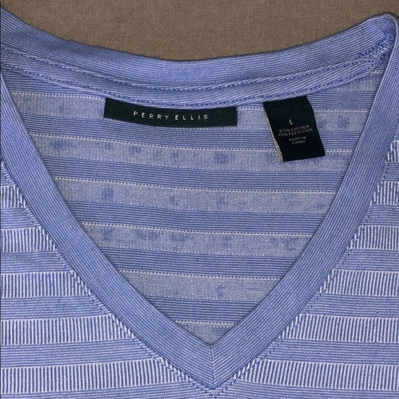 PERRY ELLIS STRIPPED V-NECK T-SHIRT - Picture 2 of 4